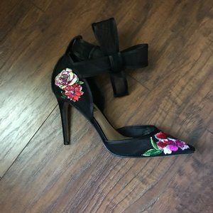 I.N.C Embroidered shoes